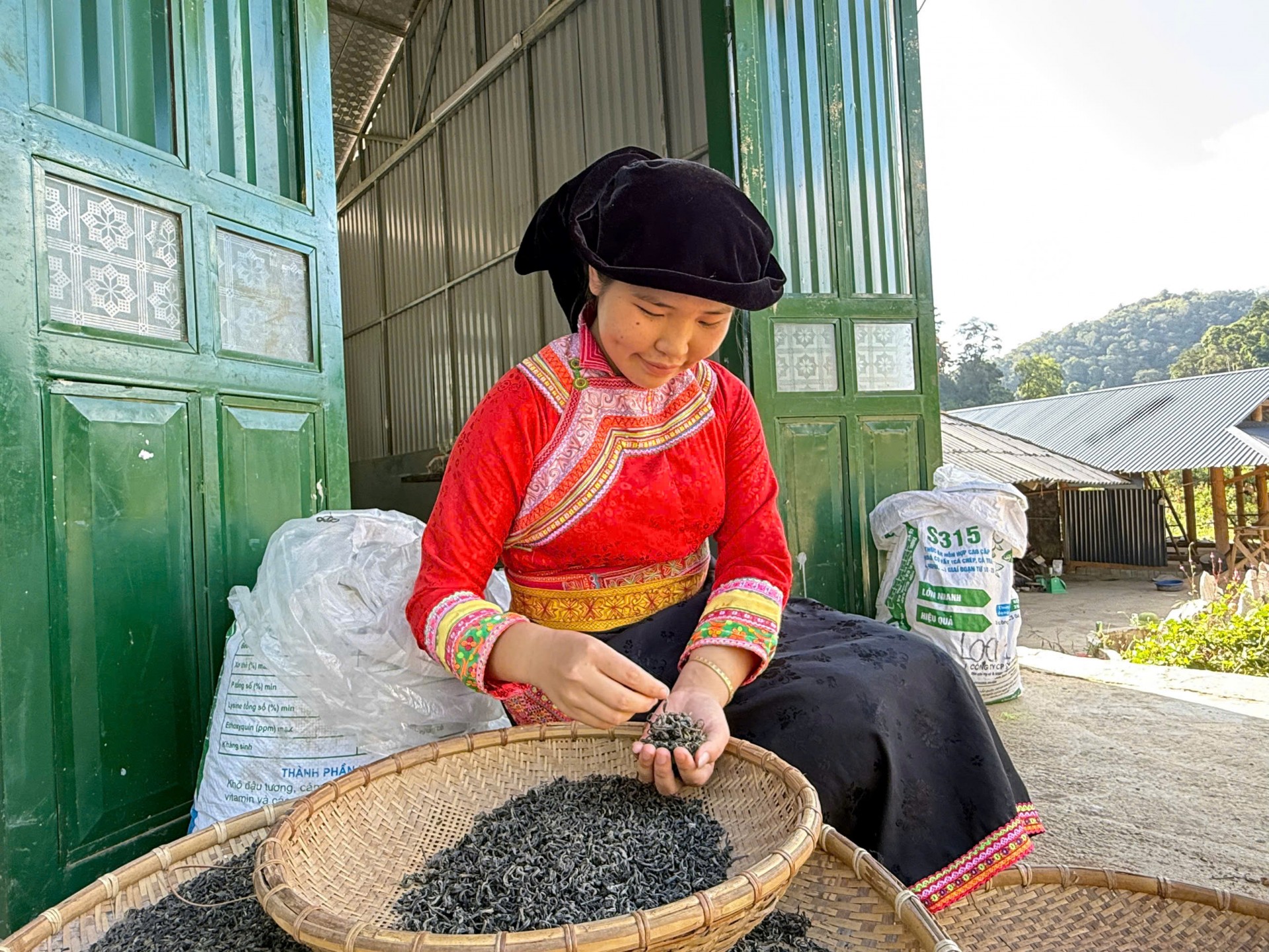 Tạo việc làm, nâng cao thu nhập là vấn đề quan trọng được các xã xác định là nhiệm vụ trọng tâm xây dựngNTM. Tạo việc làm, nâng cao thu nhập là vấn đề quan trọng được các xã xác định là nhiệm vụ trọng tâm xây dựngNTM.