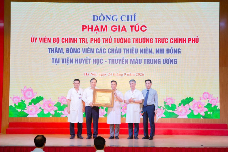 Phó Thủ tướng Thường trực Phạm Gia Túc thăm, tặng quà bệnh nhi dịp Tết Trung thu Phó Thủ tướng Thường trực Phạm Gia Túc thăm, tặng quà bệnh nhi dịp Tết Trung thu