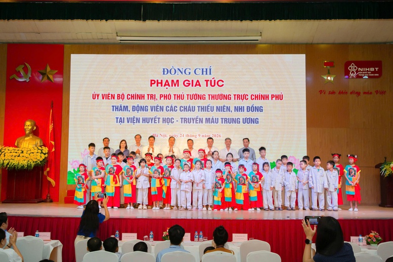 Phó Thủ tướng Thường trực Phạm Gia Túc thăm, tặng quà bệnh nhi dịp Tết Trung thu Phó Thủ tướng Thường trực Phạm Gia Túc thăm, tặng quà bệnh nhi dịp Tết Trung thu