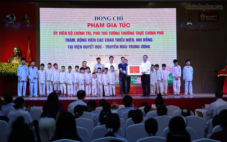 Phó Thủ tướng Thường trực Phạm Gia Túc thăm, tặng quà bệnh nhi dịp Tết Trung thu Phó Thủ tướng Thường trực Phạm Gia Túc thăm, tặng quà bệnh nhi dịp Tết Trung thu