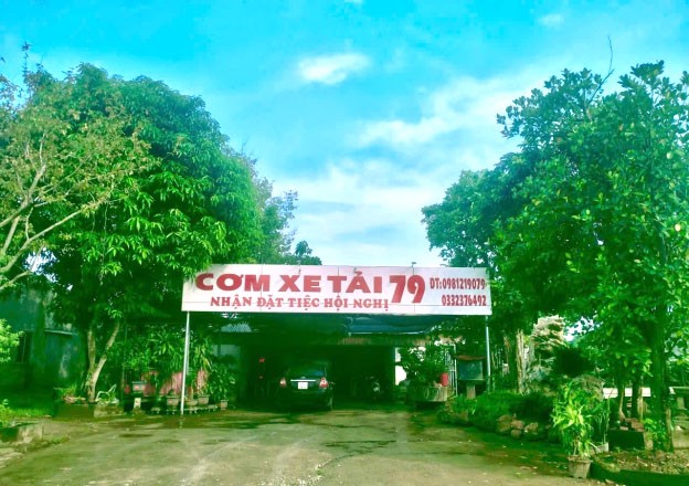 Nhà hàng “ Cơm xe tải 79” là nơi ở và kinh doanh của gia đình CCB Phí Đình Chí ở Thôn 9, xã Tam Nông, Phú Thọ. Nhà hàng “ Cơm xe tải 79” là nơi ở và kinh doanh của gia đình CCB Phí Đình Chí ở Thôn 9, xã Tam Nông, Phú Thọ.