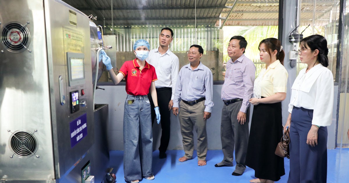 Trung tâm Khuyến công và Xúc tiến thương mại tỉnh nghiệm thu Đề án “Hỗ trợ ứng  dụng máy móc thiết bị tiên tiến vào sản xuất Dừa sáp sấy” tại Công ty TNHH SX TM  DV ABC Việt Nam