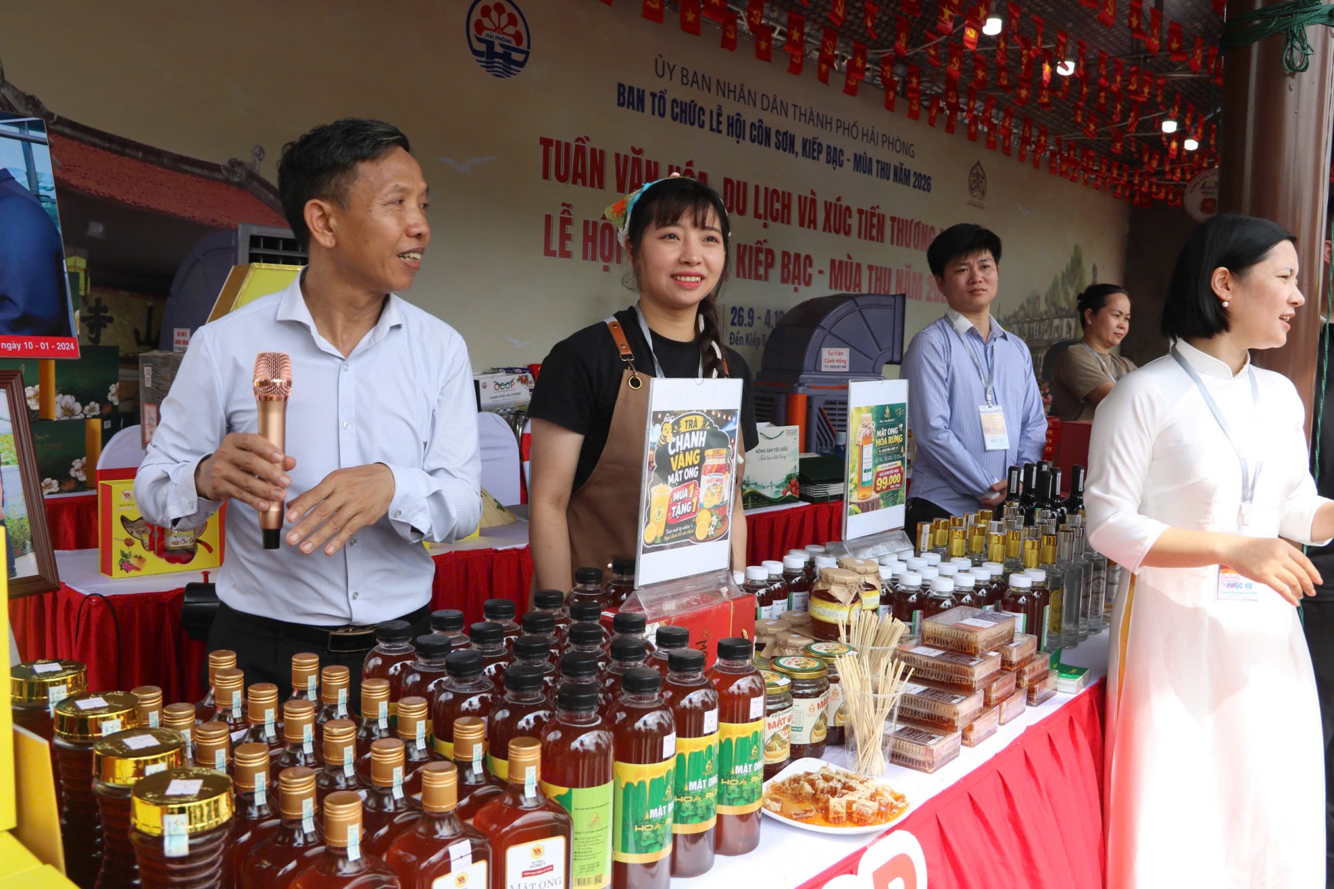 Gần 11.000 sản phẩm OCOP, nông sản được giới thiệu trong Lễ hội Côn Sơn, Kiếp Bạc mùa thu Gần 11.000 sản phẩm OCOP, nông sản được giới thiệu trong Lễ hội Côn Sơn, Kiếp Bạc mùa thu