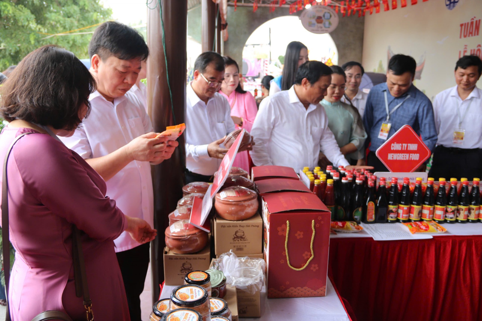 Gần 11.000 sản phẩm OCOP, nông sản được giới thiệu trong Lễ hội Côn Sơn, Kiếp Bạc mùa thu Gần 11.000 sản phẩm OCOP, nông sản được giới thiệu trong Lễ hội Côn Sơn, Kiếp Bạc mùa thu