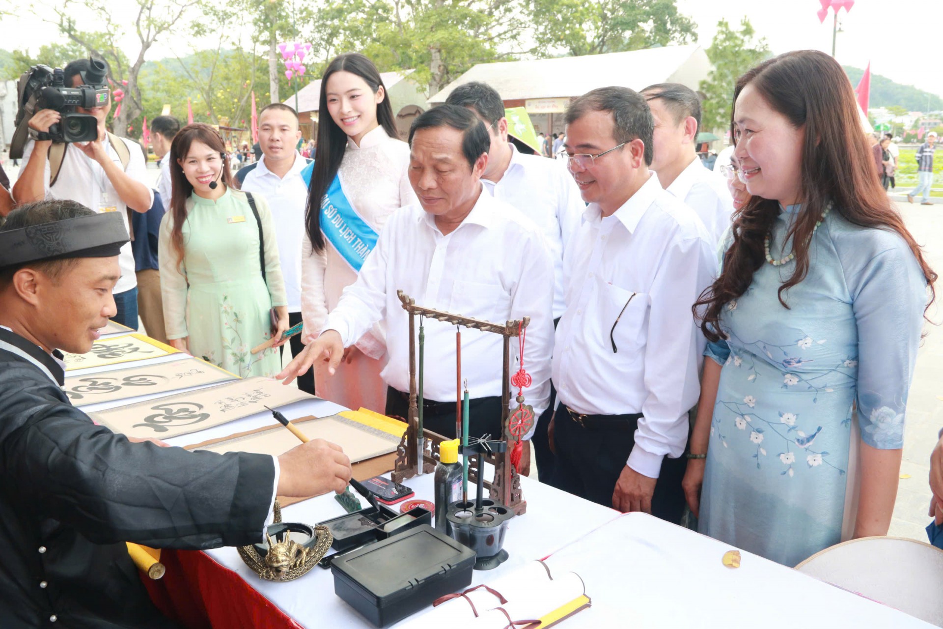 Gần 11.000 sản phẩm OCOP, nông sản được giới thiệu trong Lễ hội Côn Sơn, Kiếp Bạc mùa thu Gần 11.000 sản phẩm OCOP, nông sản được giới thiệu trong Lễ hội Côn Sơn, Kiếp Bạc mùa thu