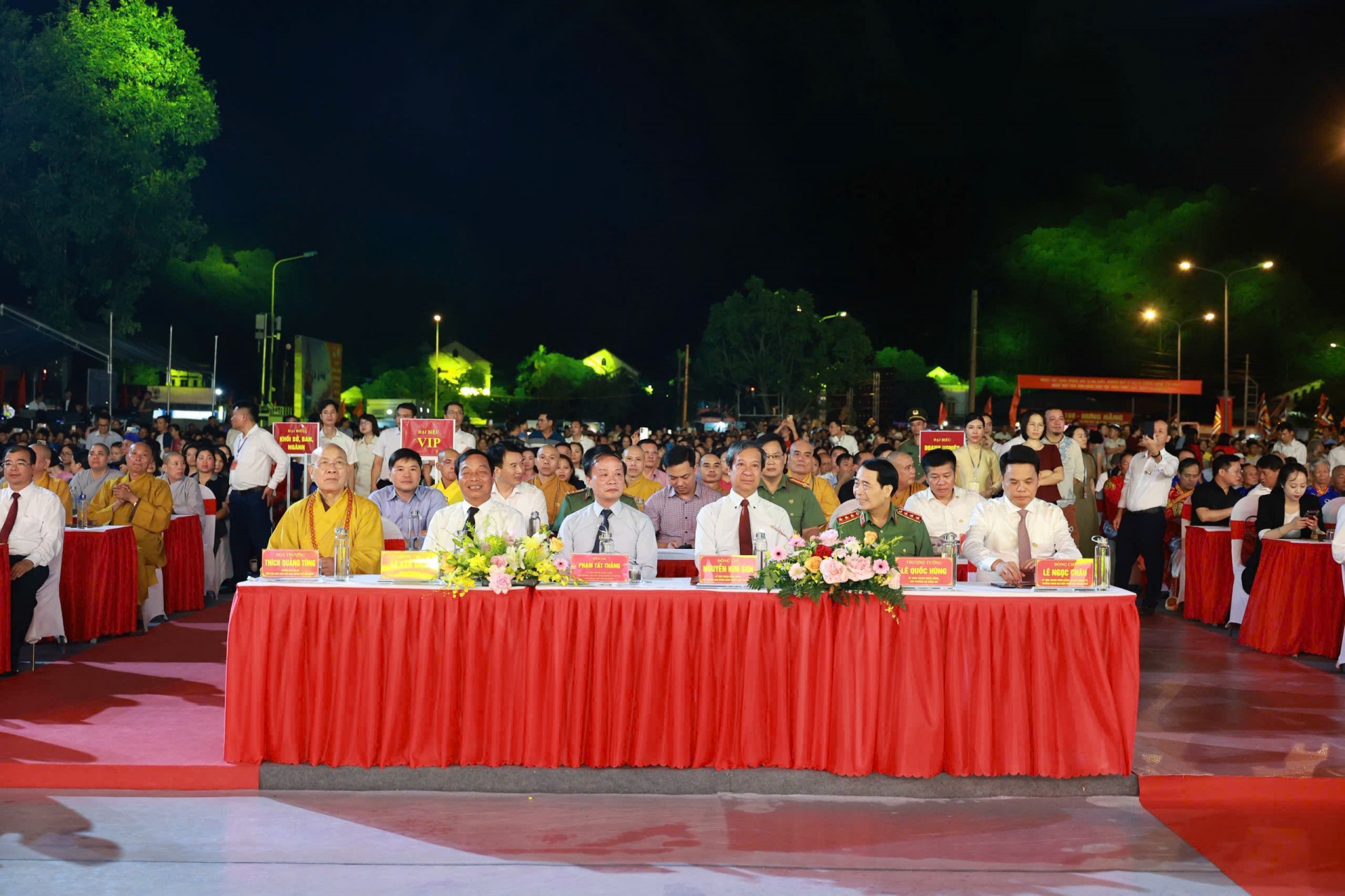 Phó thủ tướng Lê Tiến Châu dự lễ hội Côn Sơn, Kiếp Bạc mùa thu Phó thủ tướng Lê Tiến Châu dự lễ hội Côn Sơn, Kiếp Bạc mùa thu
