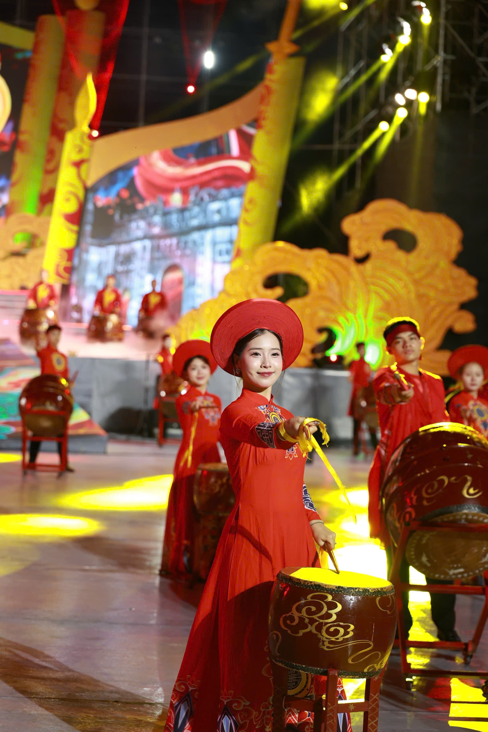 Phó thủ tướng Lê Tiến Châu dự lễ hội Côn Sơn, Kiếp Bạc mùa thu Phó thủ tướng Lê Tiến Châu dự lễ hội Côn Sơn, Kiếp Bạc mùa thu