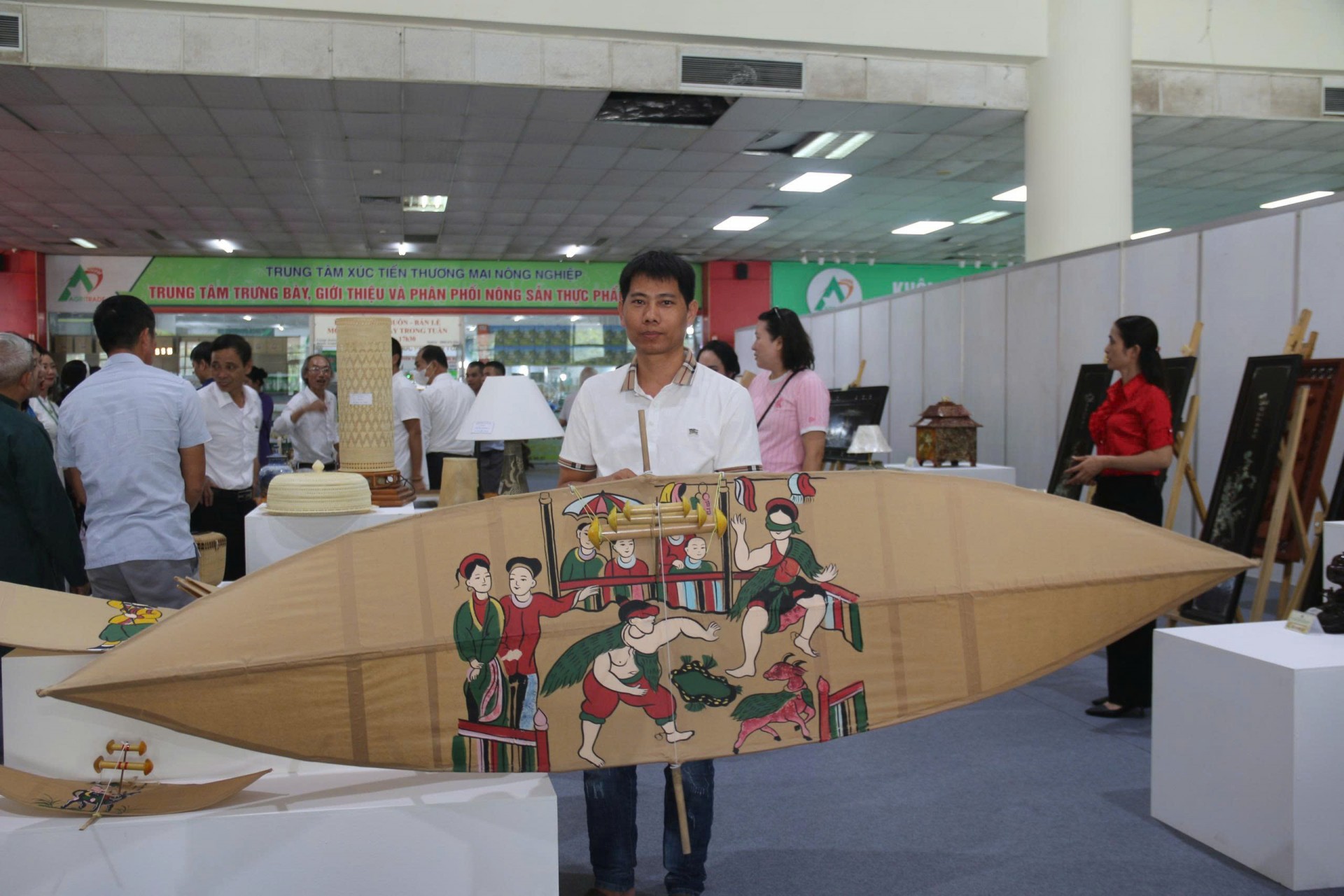 Tôn vinh bàn tay tài hoa, tiếp sức để sản phẩm làng nghề Hà Nội vươn xa
