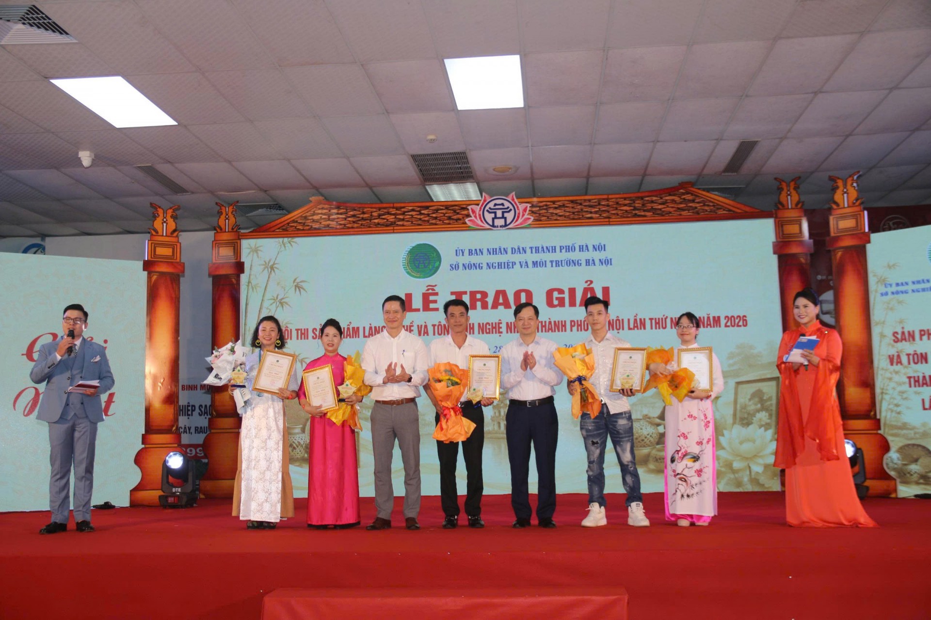 Tôn vinh bàn tay tài hoa, tiếp sức để sản phẩm làng nghề Hà Nội vươn xa