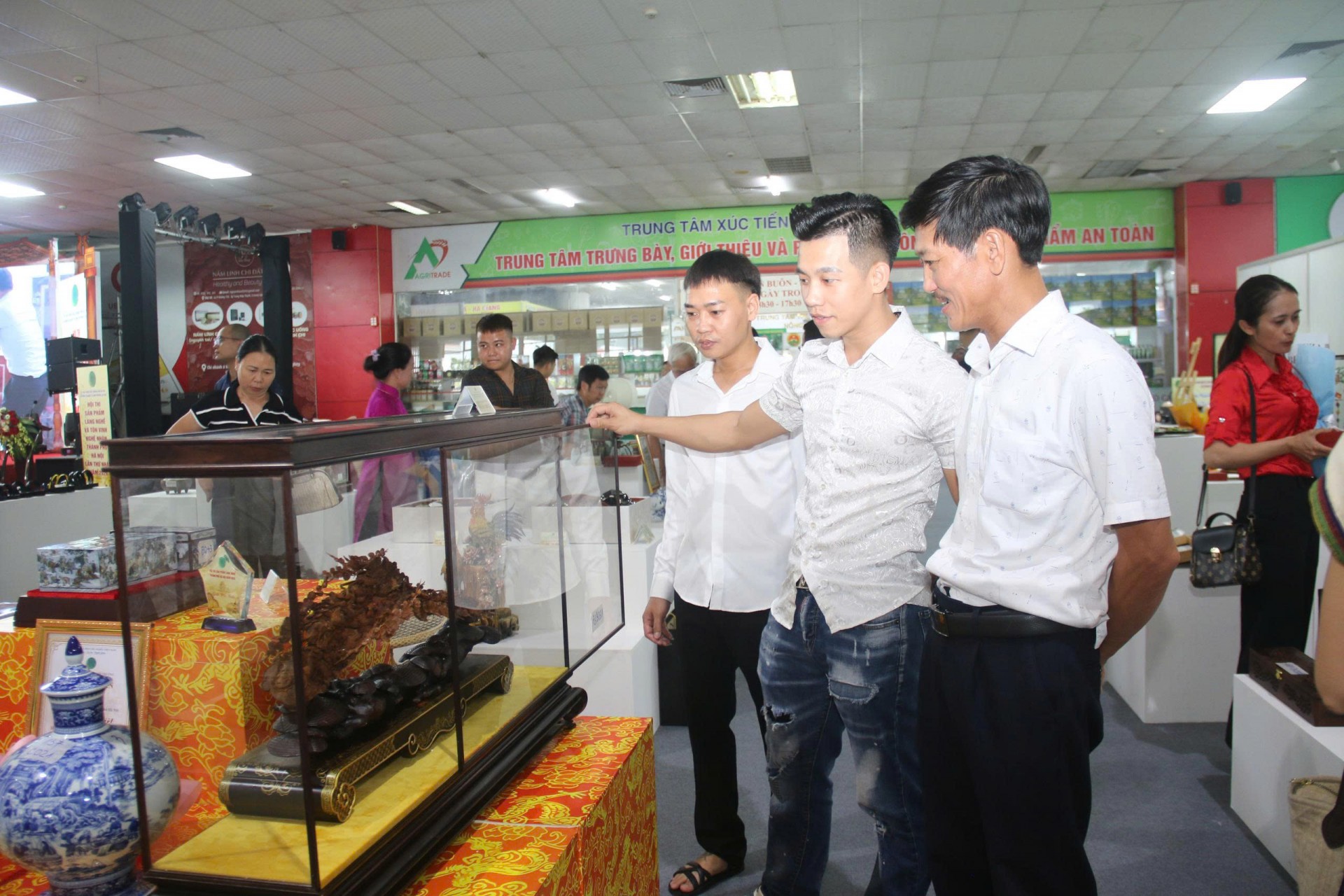 Tôn vinh bàn tay tài hoa, tiếp sức để sản phẩm làng nghề Hà Nội vươn xa