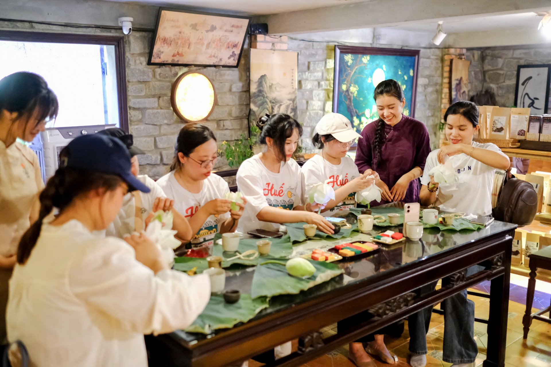 Một buổi workshop Phong vị xứ Huế tại Hiên trà Nhị Độ Mai Một buổi workshop Phong vị xứ Huế tại Hiên trà Nhị Độ Mai