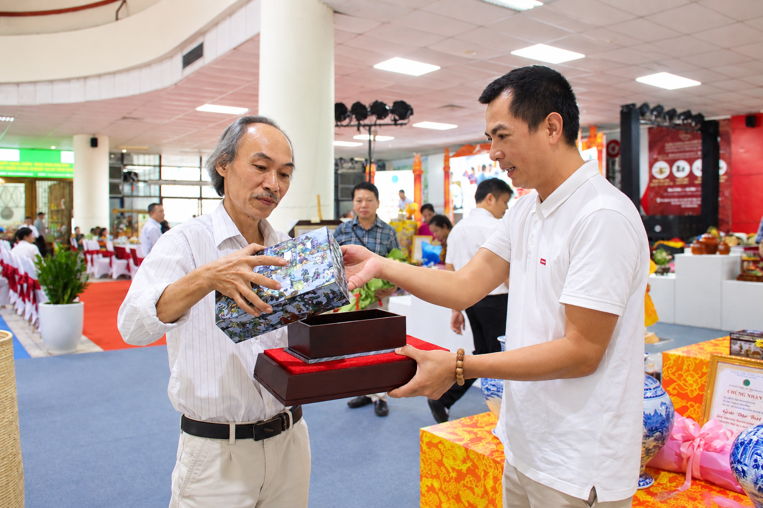 Tinh hoa làng nghề Hà Nội Tinh hoa làng nghề Hà Nội trong dòng chảy sáng tạo Tinh hoa làng nghề Hà Nội Tinh hoa làng nghề Hà Nội trong dòng chảy sáng tạo