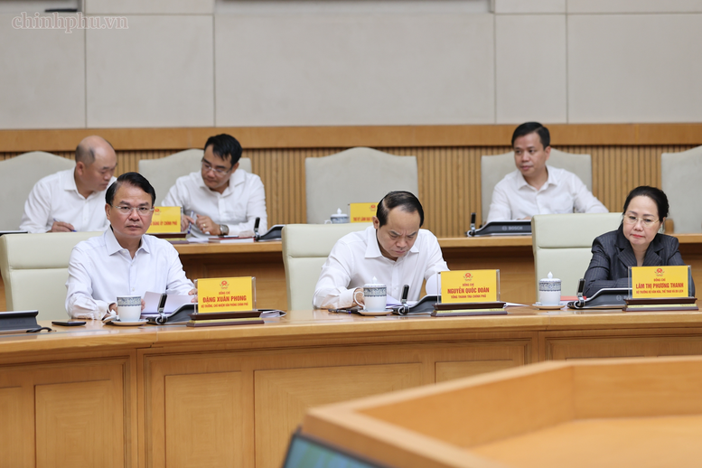 Đồng chí Lê Minh Hưng chủ trì Hội nghị về đánh giá, xếp loại cán bộ lãnh đạo, quản lý Đồng chí Lê Minh Hưng chủ trì Hội nghị về đánh giá, xếp loại cán bộ lãnh đạo, quản lý