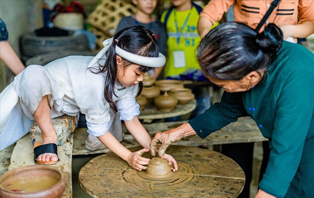 Làng nghề Việt trong chuỗi giá trị công nghiệp văn hóa Làng nghề Việt trong chuỗi giá trị công nghiệp văn hóa