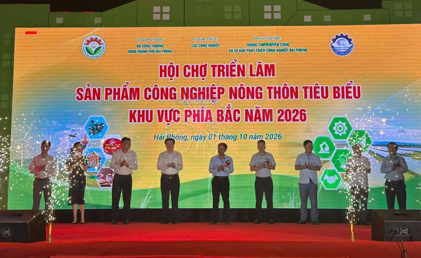 Gần 500 gian hàng tham gia Hội chợ triển lãm hàng công nghiệp nông thôn tiêu biểu khu vực phía Bắc năm 2026 Gần 500 gian hàng tham gia Hội chợ triển lãm hàng công nghiệp nông thôn tiêu biểu khu vực phía Bắc năm 2026