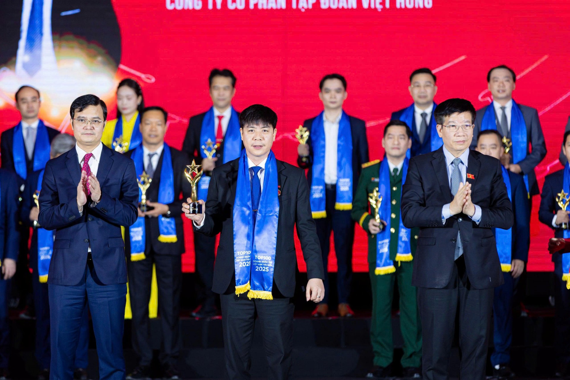 Ông Ninh Văn Sức lọt Top 100 Sao đỏ - Doanh nhân trẻ Việt Nam  tiêu biểu năm 2025