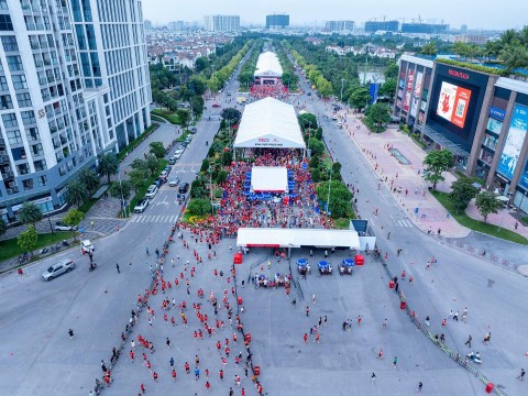 hon 14500 van dong vien tu 57 quoc gia va vung lanh tho tao nen ky luc moi tai marathon quoc te ha noi techcombank mua thu 5