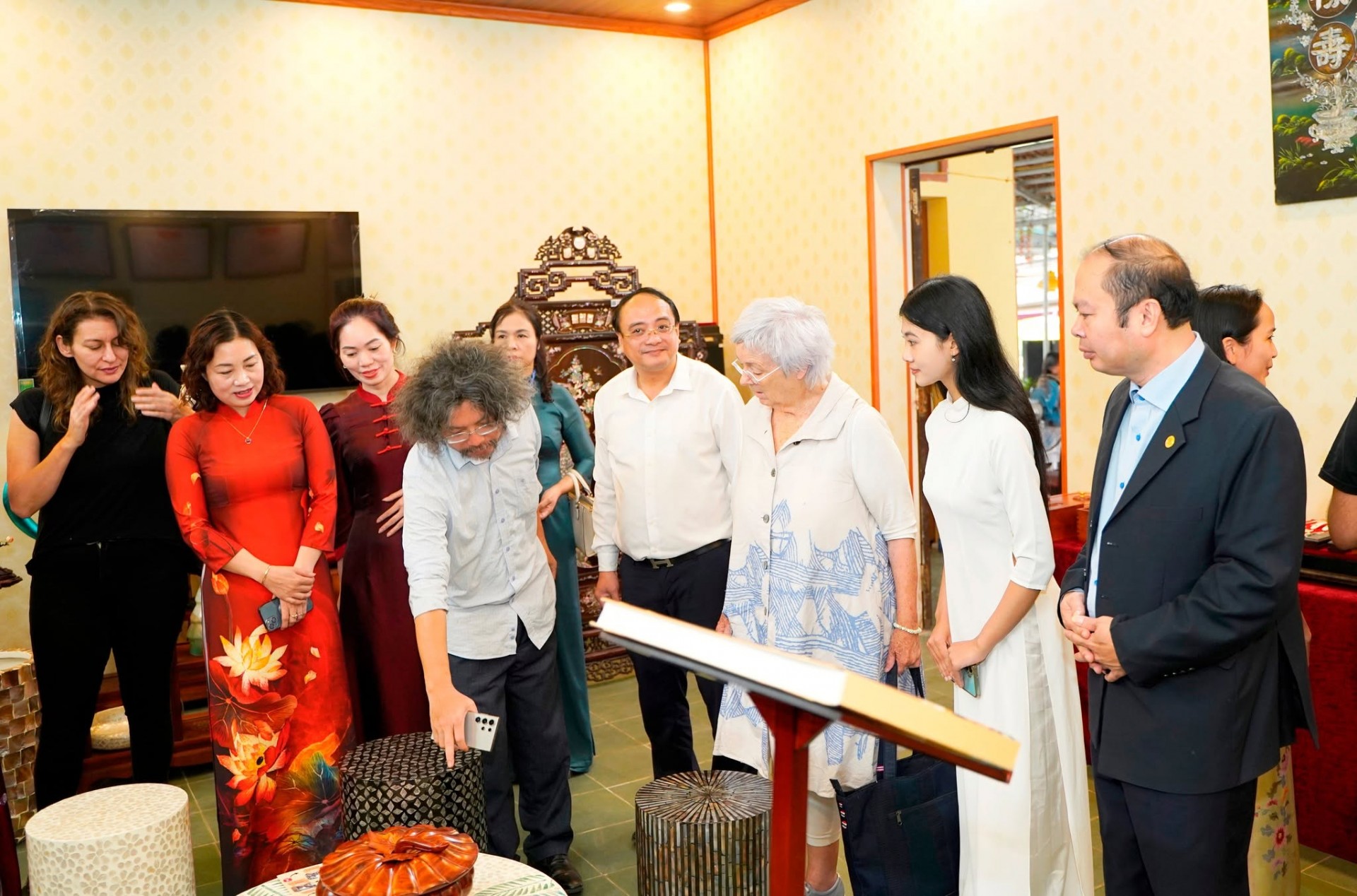 Khảm trai Chuôn Ngọ: Giữ hồn nghề truyền thống giữa nhịp sống hiện đại Khảm trai Chuôn Ngọ: Giữ hồn nghề truyền thống giữa nhịp sống hiện đại