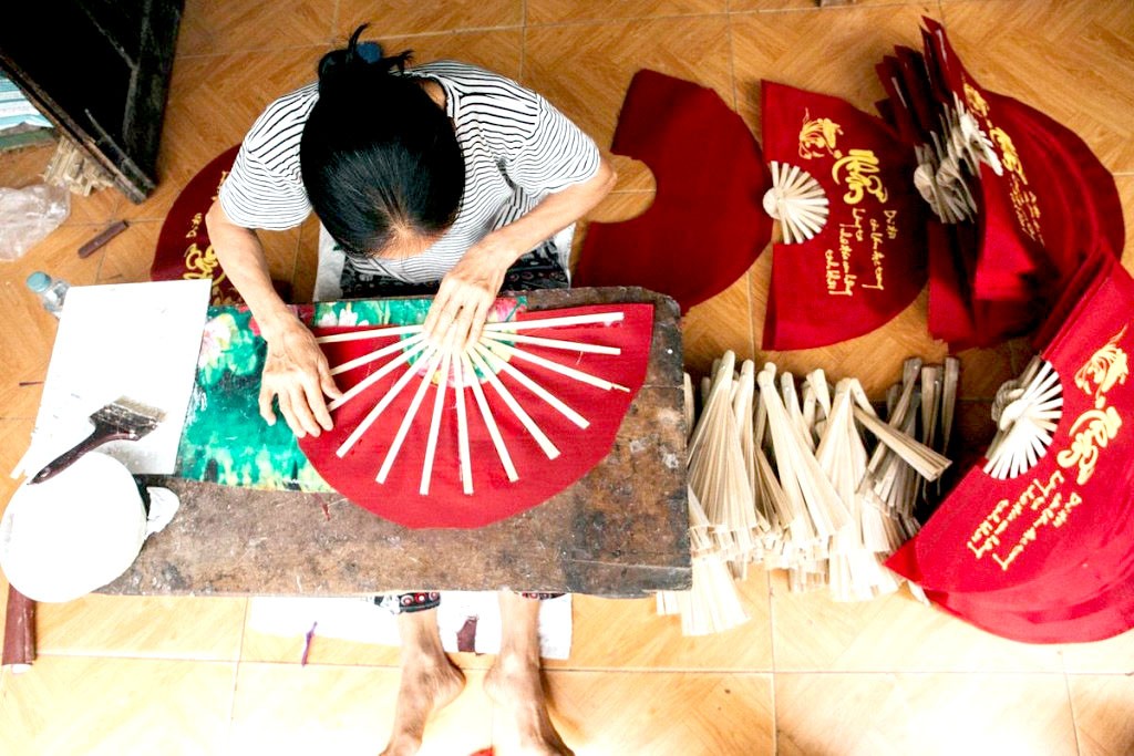Công nghiệp văn hóa - Động lực hồi sinh và phát triển bền vững các làng nghề truyền thống Hà Nội Công nghiệp văn hóa - Động lực hồi sinh và phát triển bền vững các làng nghề truyền thống Hà Nội