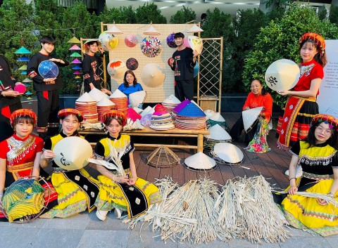 non la viet nam bieu tuong van hoa va hanh trinh giu nghe truyen thong
