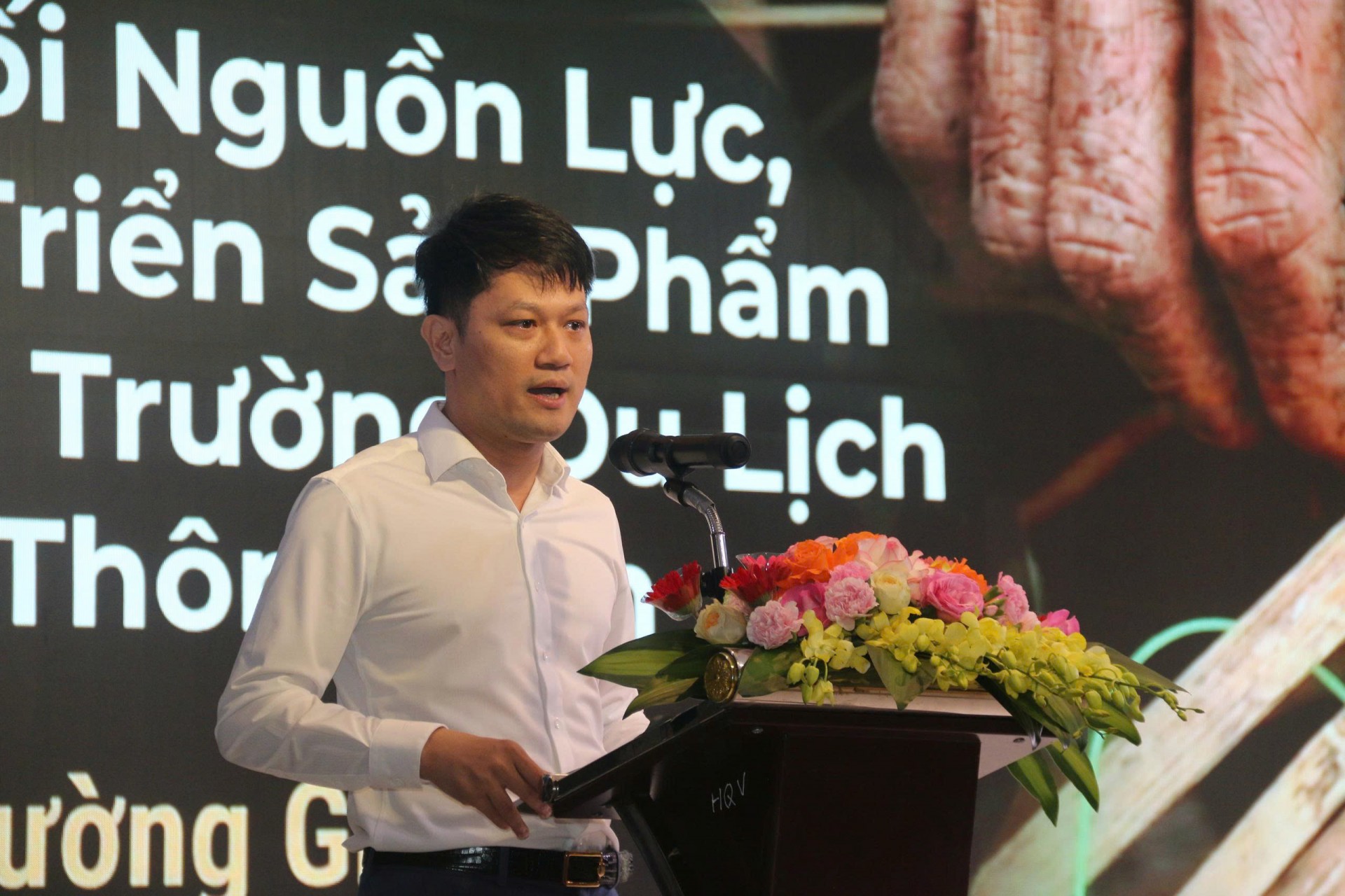 ông Đoàn Trường Giang, Phó Giám đốc Trung tâm Xúc tiến thương mại nông nghiệp, cho rằng phát triển du lịch nông thôn cần bắt đầu từ nhu cầu của du khách, thay vì chỉ dựa trên những gì địa phương đang có. ông Đoàn Trường Giang, Phó Giám đốc Trung tâm Xúc tiến thương mại nông nghiệp, cho rằng phát triển du lịch nông thôn cần bắt đầu từ nhu cầu của du khách, thay vì chỉ dựa trên những gì địa phương đang có.