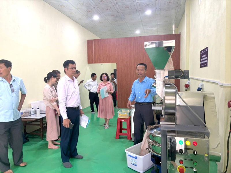 Đoàn nghiệm thu kiểm tra quá trình vận hành các máy móc, thiết bị