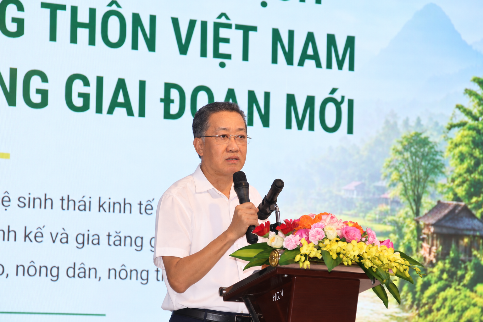 thích Ông Hoàng Hoa Quân, đại diện Cục Du lịch Quốc gia Việt Nam, nhấn mạnh tăng cường liên kết liên ngành trong phát triển du lịch nông thôn. thích Ông Hoàng Hoa Quân, đại diện Cục Du lịch Quốc gia Việt Nam, nhấn mạnh tăng cường liên kết liên ngành trong phát triển du lịch nông thôn.