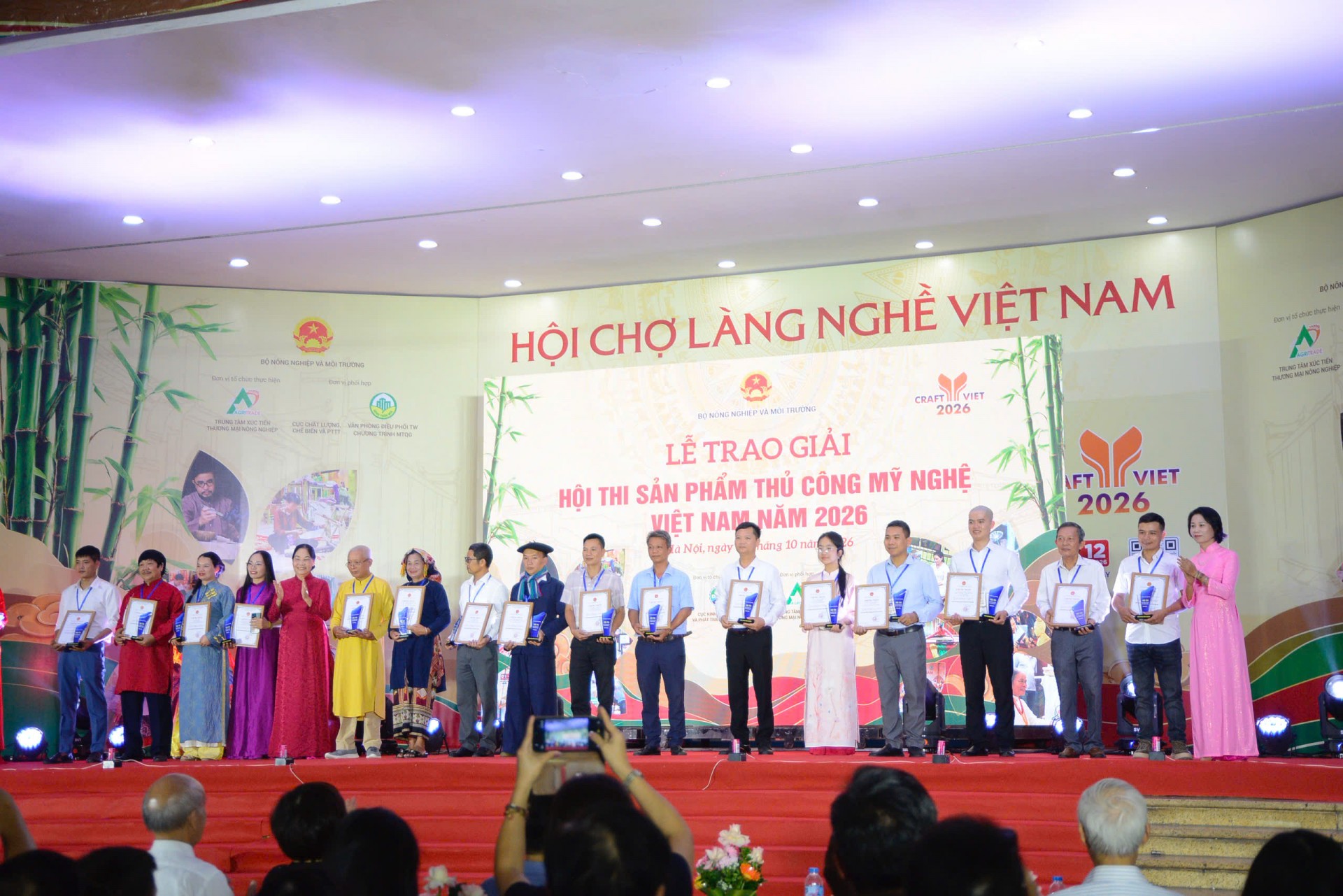 Hội chợ Làng nghề Việt Nam lần thứ 22: Kết nối tinh hoa nghề Việt với thị trường và du lịch Hội chợ Làng nghề Việt Nam lần thứ 22: Kết nối tinh hoa nghề Việt với thị trường và du lịch