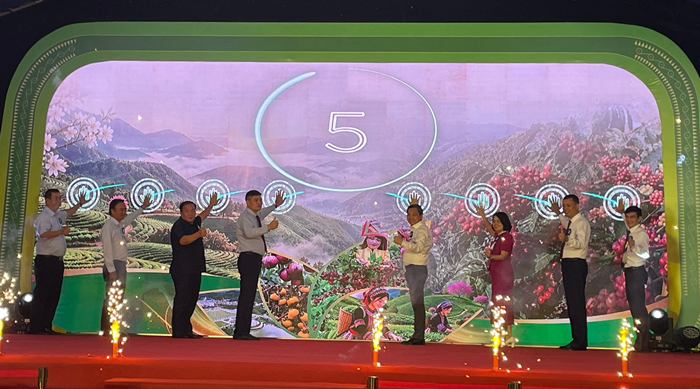 Sơn La: Khai mạc Hội chợ Công nghiệp Nông thôn Tiêu biểu 2026 quy tụ 240 gian hàng Sơn La: Khai mạc Hội chợ Công nghiệp Nông thôn Tiêu biểu 2026 quy tụ 240 gian hàng