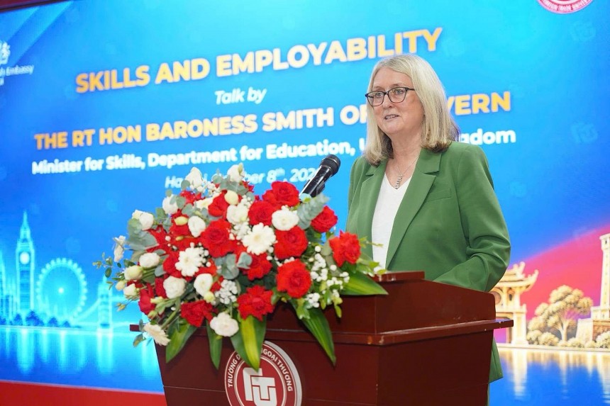 Quốc vụ khanh phụ trách Kỹ năng Bộ Giáo dục Anh, Nữ Nam tước Jacqui Smith vừa kết thúc chuyến thăm chính thức Việt Nam kéo dài 3 ngày (từ ngày 7/10 - 9/10/2026)
