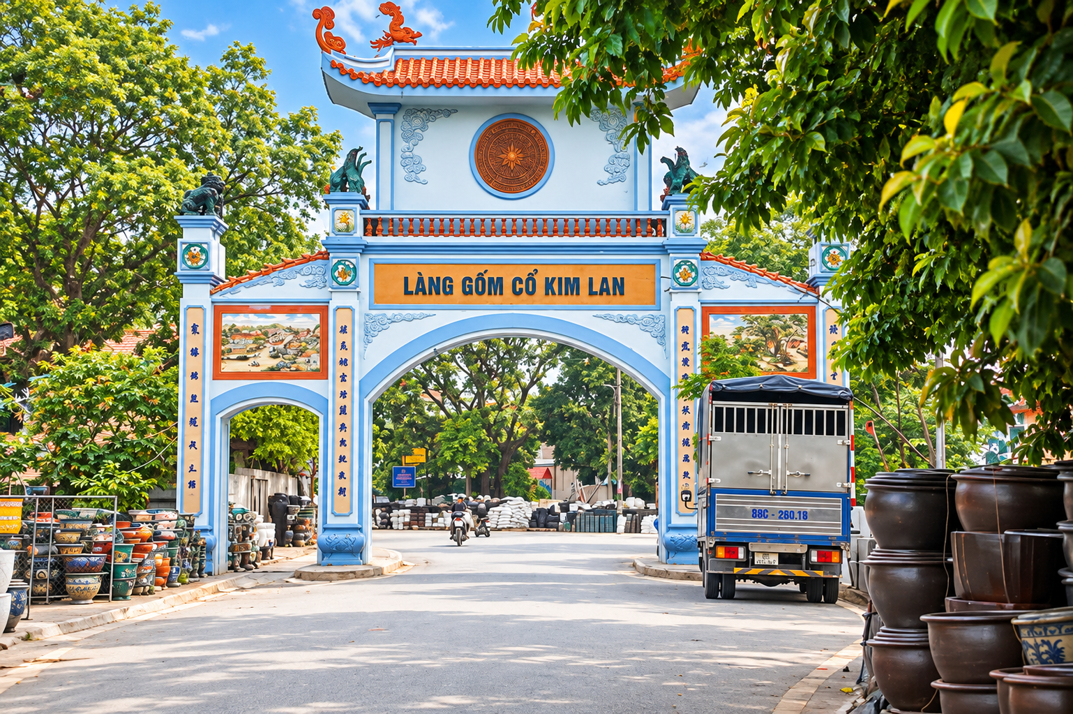 Làng gốm cổ Kim Lan nghìn năm tuổi bên bờ sông Hồng. Làng gốm cổ Kim Lan nghìn năm tuổi bên bờ sông Hồng.