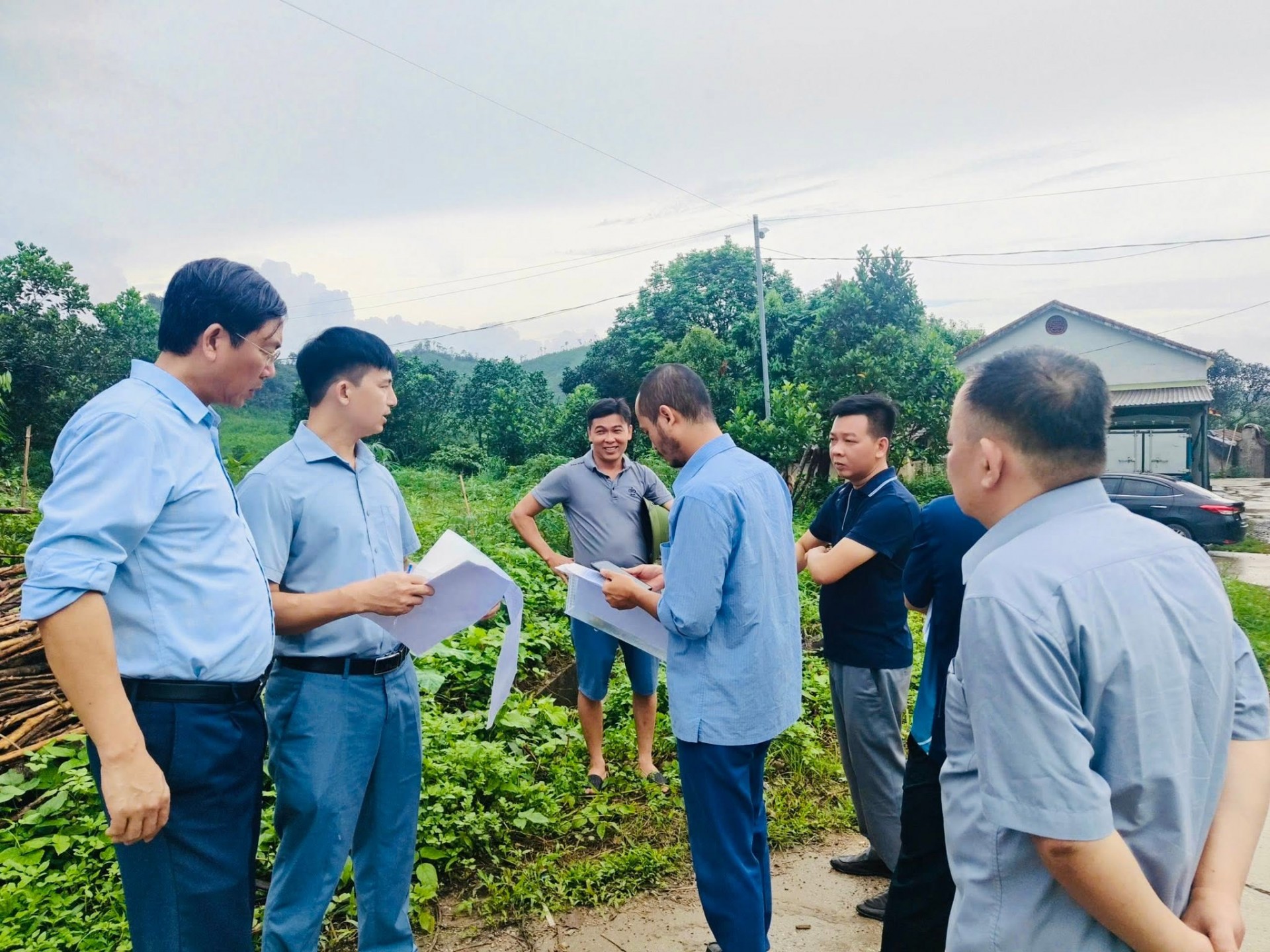 Lãnh đạo xã Đường Hoa kiểm tra thực địa, khảo sát các công trình dự kiến đầu tư thuộc Chương trình mục tiêu quốc gia giai đoạn 2026 - 2030.