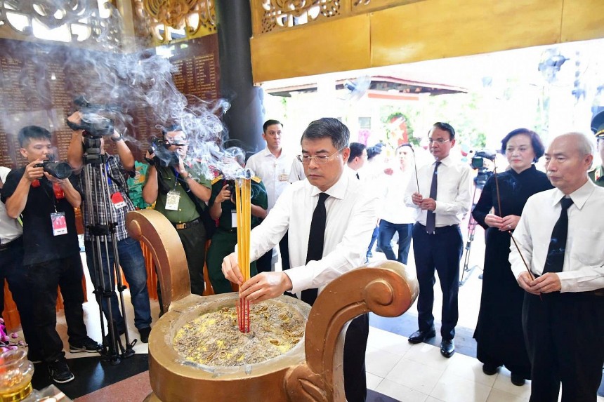 Lễ viếng, truy điệu, an táng 731 hài cốt liệt sĩ có sự tham gia của Thủ tướng Chính phủ Lê Minh Hưng cùng đông đảo nhà lãnh đạo 