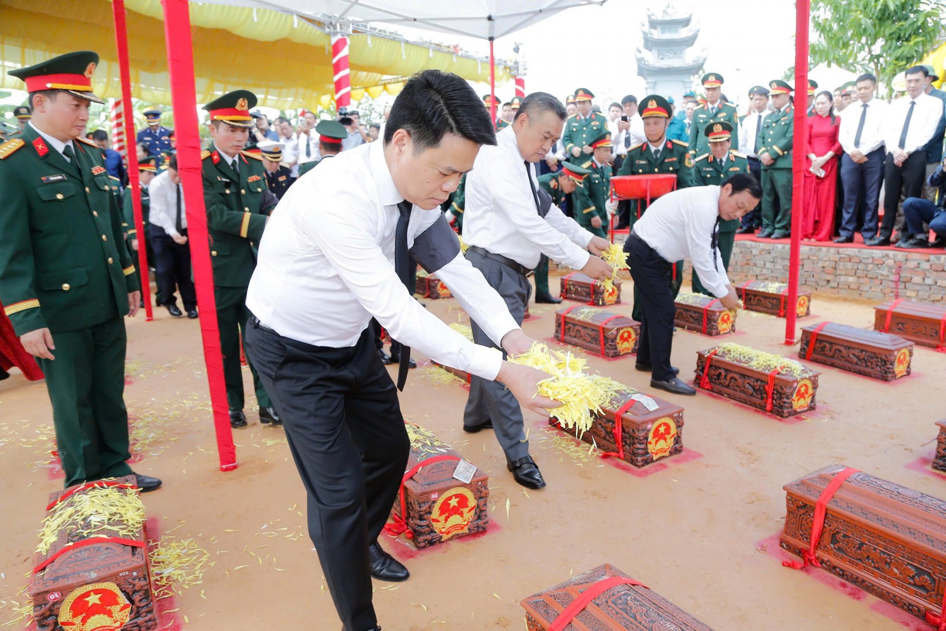 Hải Phòng truy điệu, an táng 56 hài cốt liệt sĩ và đồng bào tử nạn tại khu Mả Chìa Hải Phòng truy điệu, an táng 56 hài cốt liệt sĩ và đồng bào tử nạn tại khu Mả Chìa