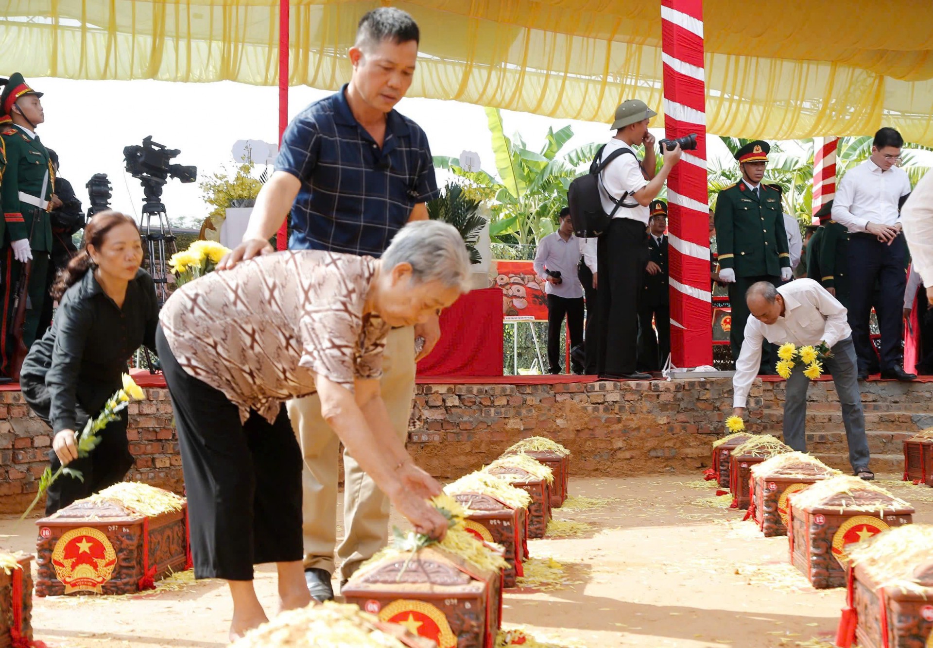 Hải Phòng truy điệu, an táng 56 hài cốt liệt sĩ và đồng bào tử nạn tại khu Mả Chìa Hải Phòng truy điệu, an táng 56 hài cốt liệt sĩ và đồng bào tử nạn tại khu Mả Chìa