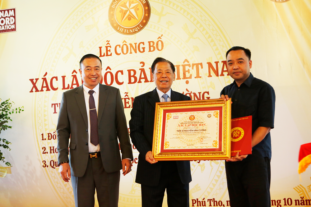 Đồi Giác Ngộ và quần thể Hoàng Anh Mộc cổ thế được trao bằng Độc bản Việt Nam