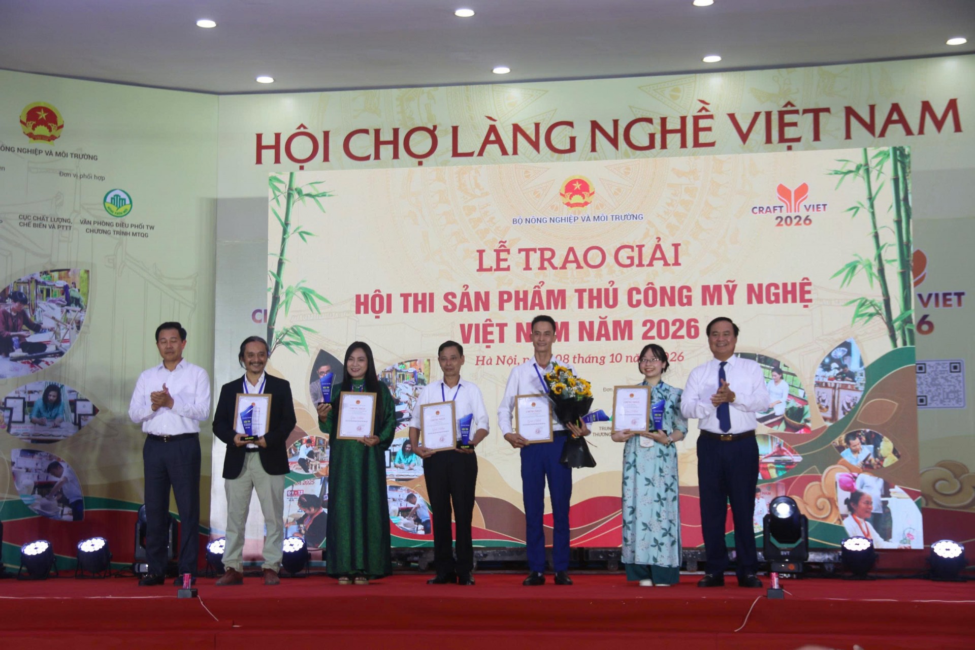 Vinh danh 55 sản phẩm thủ công mỹ nghệ xuất sắc Vinh danh 55 sản phẩm thủ công mỹ nghệ xuất sắc