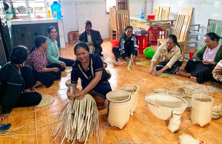 Đồng hành cùng đồng bào dân tộc thiểu số hồi hương, ổn định cuộc sống