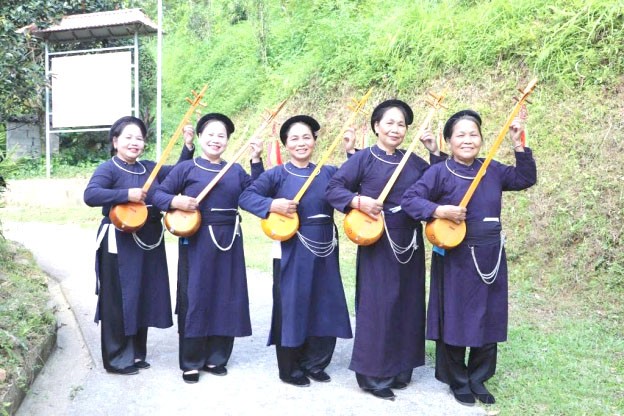 Năm chị em bà Hà Thị Dảy luôn dành tình yêu cho dân ca quê hương