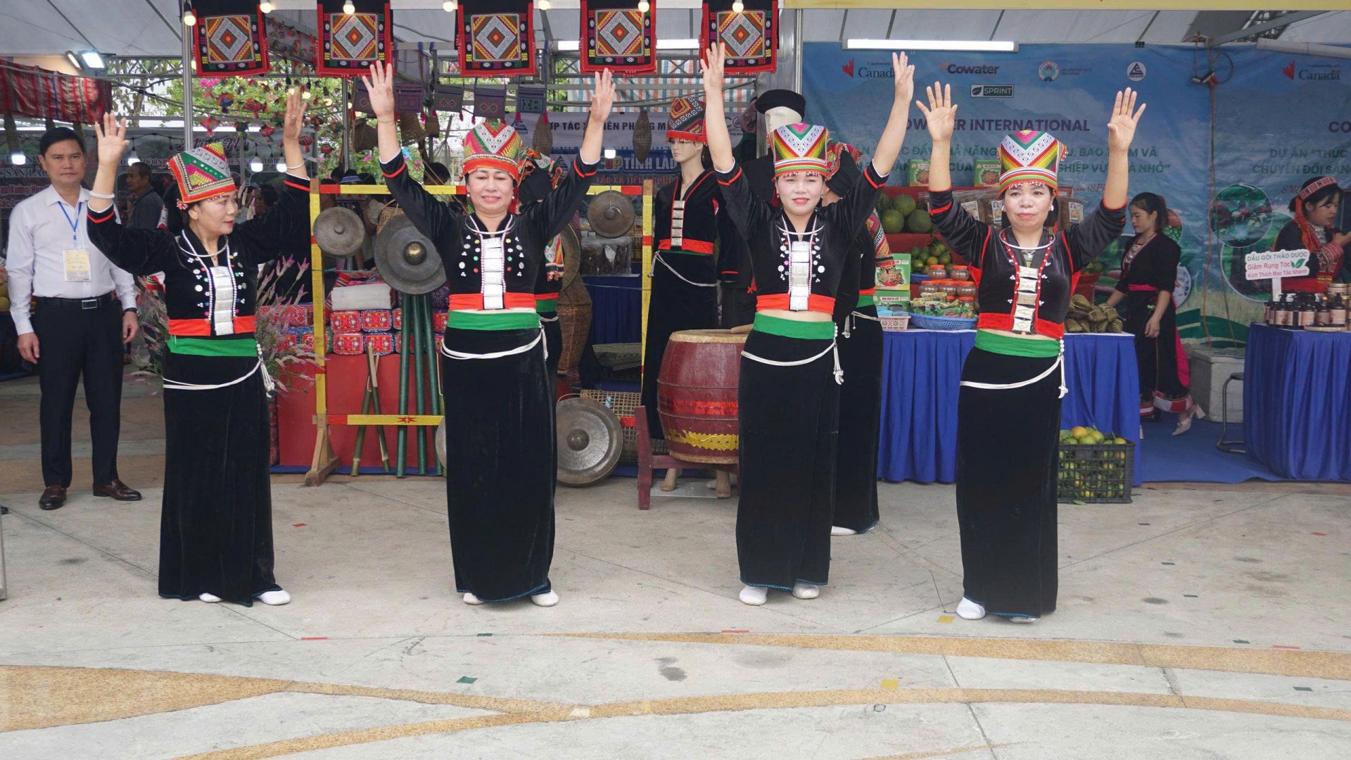 Lào Cai: Khai mạc không gian quảng bá, kết nối sản phẩm OCOP gắn với du lịch Lào Cai: Khai mạc không gian quảng bá, kết nối sản phẩm OCOP gắn với du lịch