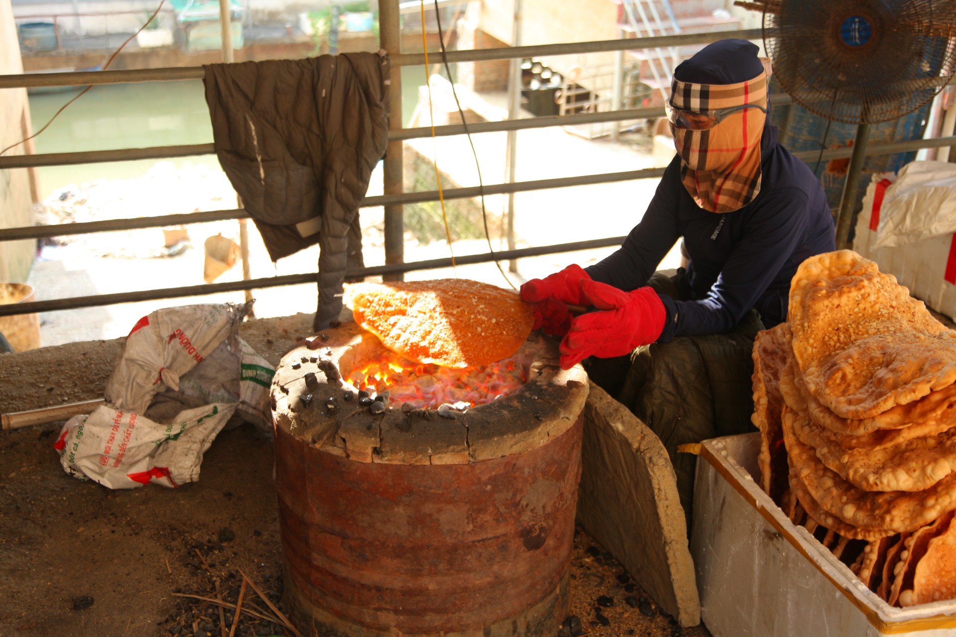Nghề bánh đa vẫn đỏ lửa ở ngôi làng cổ Thổ Hà Nghề bánh đa vẫn đỏ lửa ở ngôi làng cổ Thổ Hà