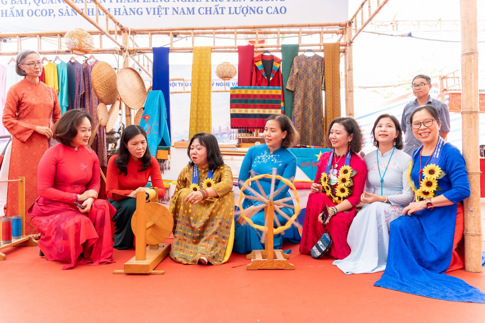 Hà Nội tôn vinh 10 nữ nghệ nhân có đóng góp trong bảo tồn và phát triển làng nghề truyền thống