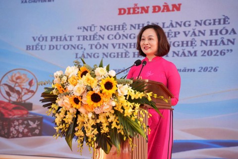 ha noi ton vinh 10 nu nghe nhan co dong gop trong bao ton va phat trien lang nghe truyen thong