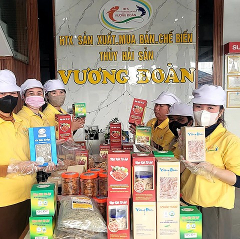 nu giam doc htx o quang tri dua thuy hai san len chuan ocop
