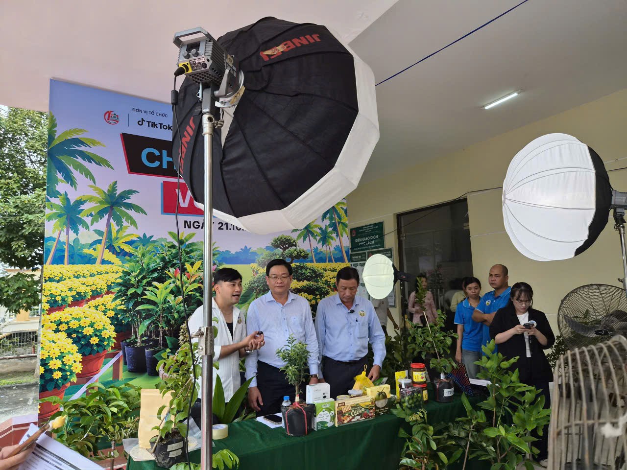 Livestream “Cộng đồng Chợ Lách vươn mình”
