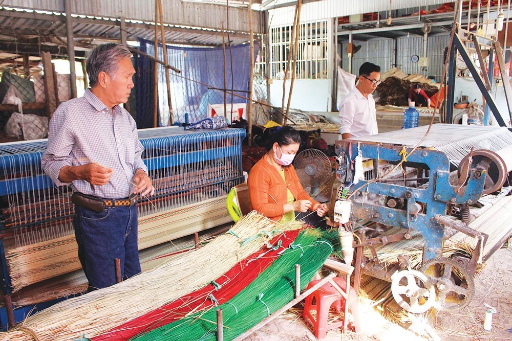 Làng nghề truyền thống ứng dụng công nghệ từ nguồn khuyến công để tối ưu hóa năng suất sản xuất