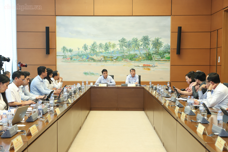 Thủ tướng: Thuốc, thiết bị y tế bị đội giá cao gây thiệt hại lớn cho cả người bệnh và Nhà nước