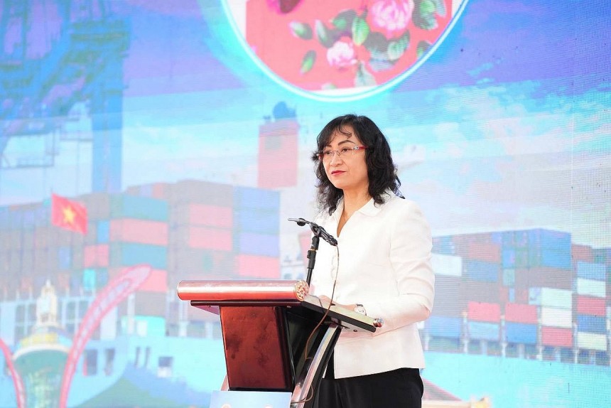 Thứ trưởng Bộ Công Thương Phan Thị Thắng phát biểu tại Hội nghị Thứ trưởng Bộ Công Thương Phan Thị Thắng phát biểu tại Hội nghị
