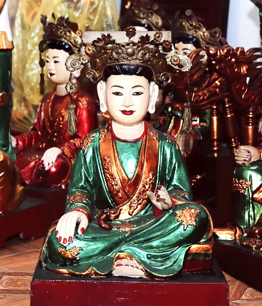 Sản phẩm tượng của làng Vũ Lăng dưới bàn tay khéo léo ở của những người thợ luôn được làm chuẩn mực không chỉ mang tới giá trị thẩm mỹ, nhân văn mà còn cả giá trị kinh tế. Ảnh: PHƯƠNG THẢO