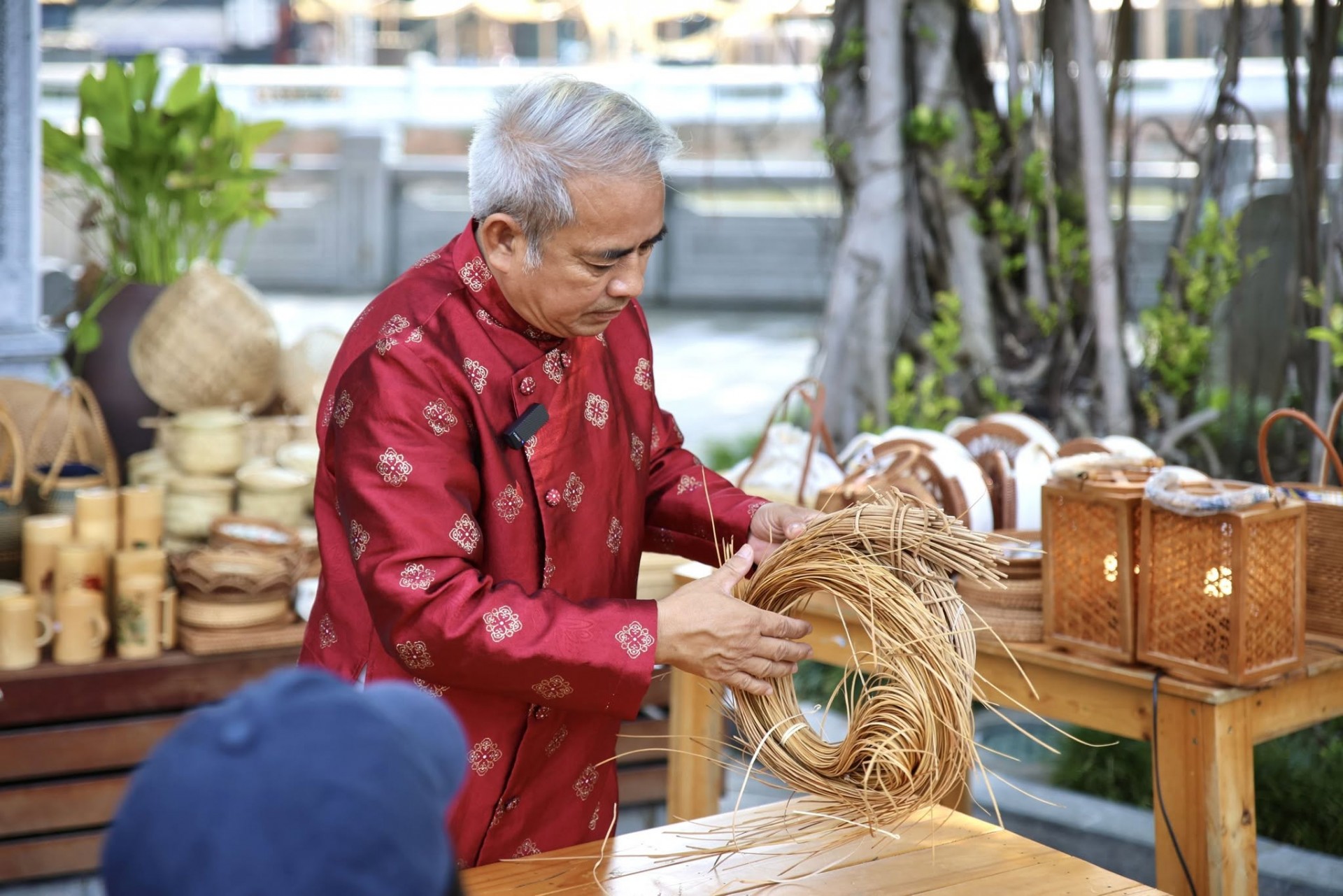 Nghệ nhân Nhân dân Nguyễn Văn Tĩnh là một trong những người dành nhiều tâm huyết gìn giữ và phát triển nghề truyền thống Nghệ nhân Nhân dân Nguyễn Văn Tĩnh là một trong những người dành nhiều tâm huyết gìn giữ và phát triển nghề truyền thống